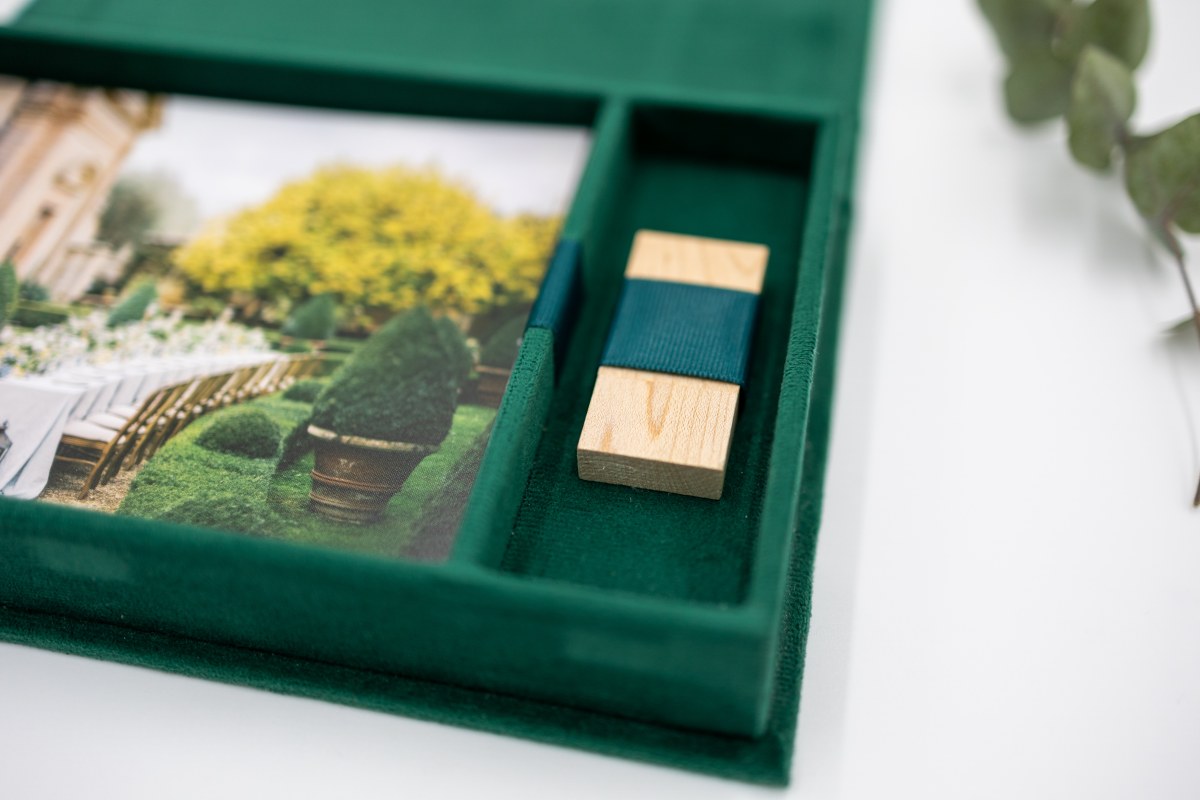 Clamshell Print Box + USB