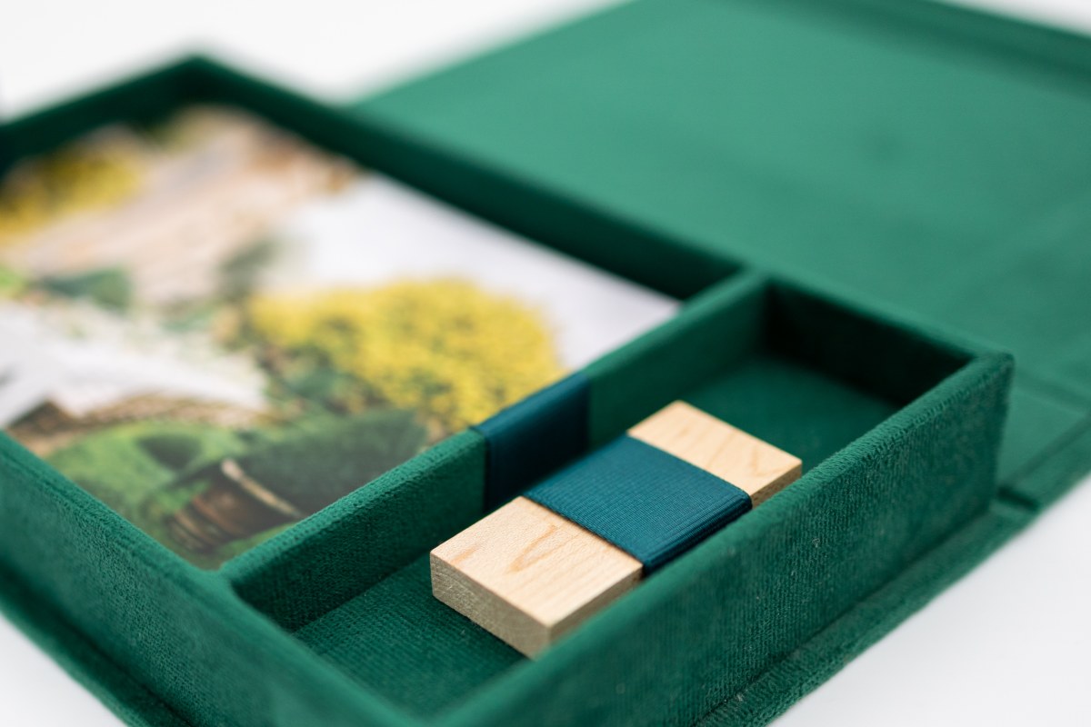 Clamshell Print Box + USB