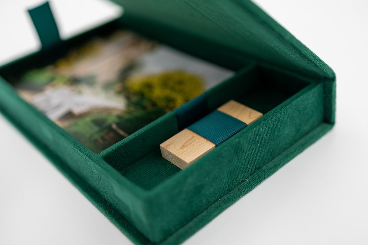 Clamshell Print Box + USB
