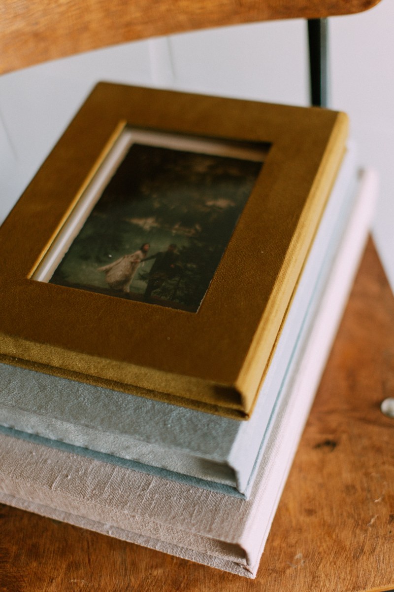 Clamshell Window Box