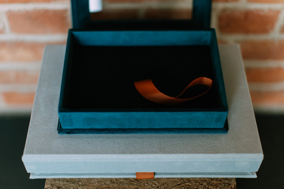 Clamshell Window Box